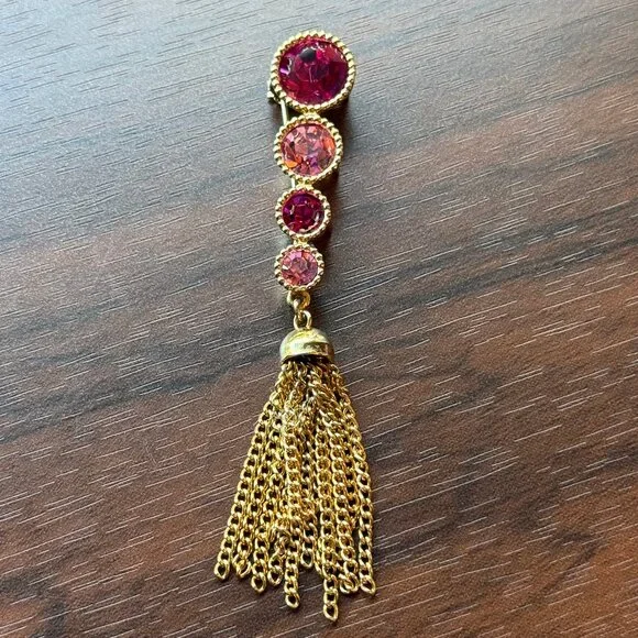 1960s Sarah Coventry Saucy Pink Rhinestone Tassel Brooch Pin Gold Tone - Picture 2 of 3
